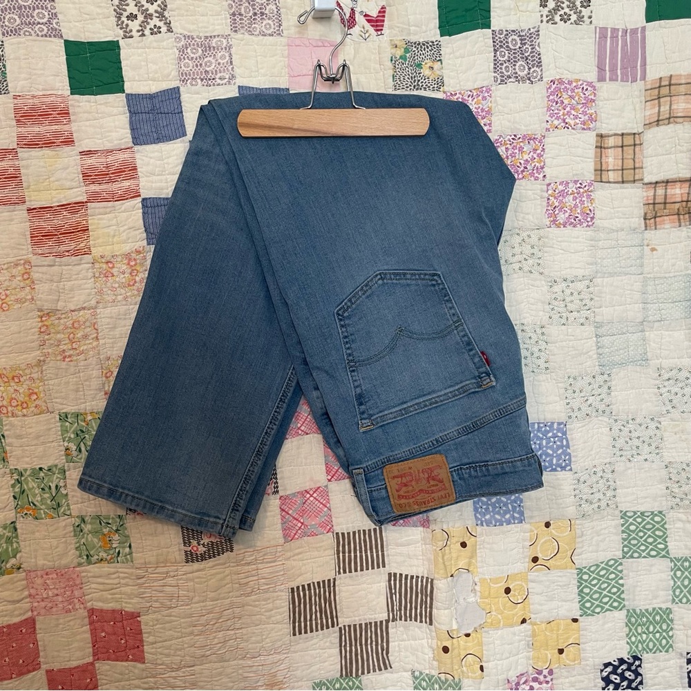 Levi’s 541 •medium wash • size 36x32
